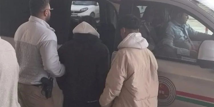 Uyuşturucu tacirleri kıskıvrak yakalandı