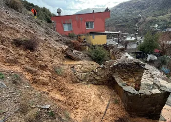 Osmaniye’de yağış sonrası toprak kaydı: 5 ev boşaltıldı
