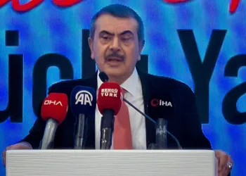 Depremde yıkılan derslikler yerine 15 bin yeni derslik açıldı.