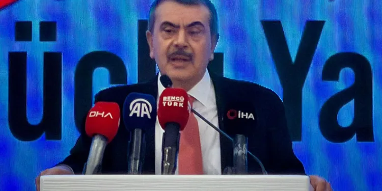 Depremde yıkılan derslikler yerine 15 bin yeni derslik açıldı.