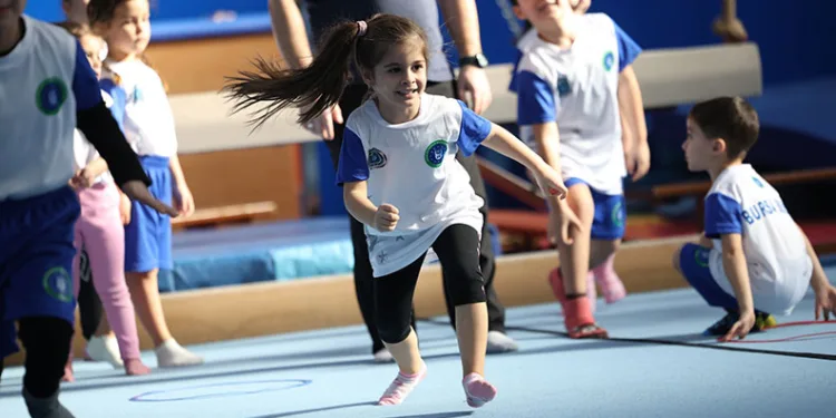 Kış Spor Okulları’nda eğlence ve spor bir arada