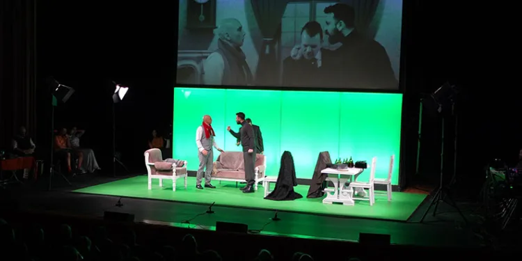 ‘ADİLLER’ seyircisiyle buluştu