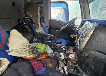 Taşıdığı sularla yangının büyümesini engelledi