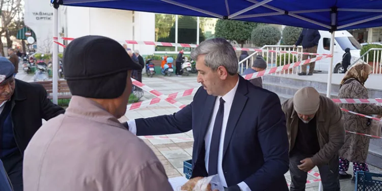 Orhangazi Cumhuriyet Meydanı’nda Her Gün Pide İkramı