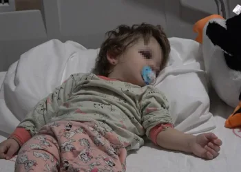 Komşuların gürültü kavgasında 14 aylık bebek hastanelik oldu