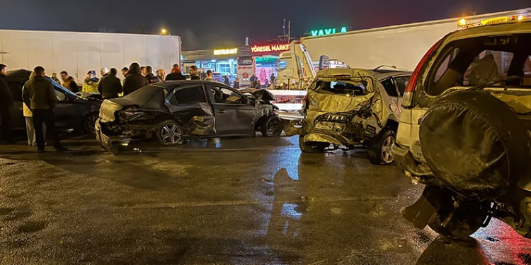Sakarya’da zincirleme kaza: 13 yaralı