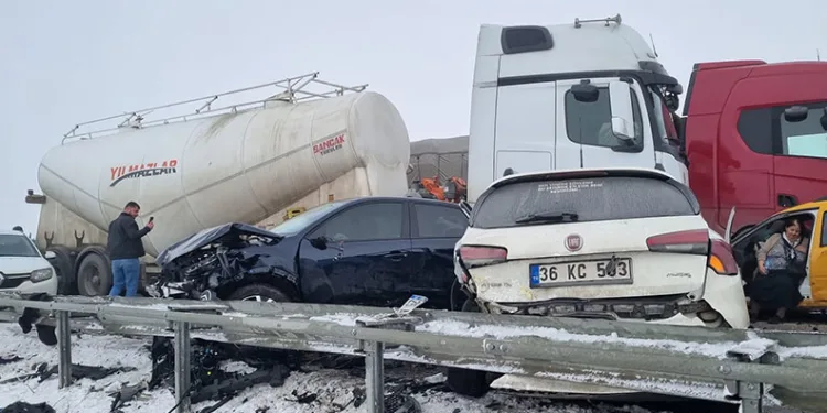 Erzurum’da zincirleme kazada: 8 ağır yaralı