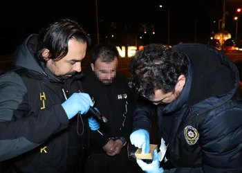 Sahte altın ile 15 kişiyi dolandırmışlar: 2 gözaltı