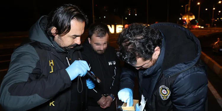 Sahte altın ile 15 kişiyi dolandırmışlar: 2 gözaltı