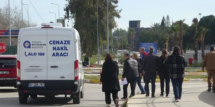 Fırtınalı havada denize giren genç adamdan acı haber