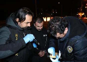 Sahte çeyrek altınla telefon vurgunu: 2 kişi tutuklandı