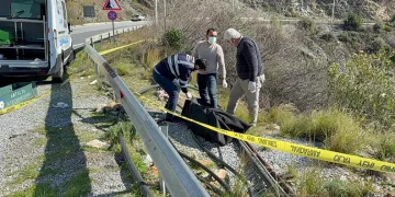 Antalya’da karayolu kenarında kadın cesedi bulundu