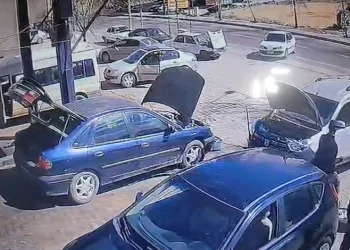 El frenini çekmeyi unuttu, araç anayola çıktı