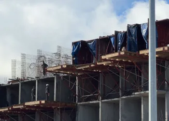 Arnavutköy’de şantiyede düşen genç işçi hayatını kaybetti