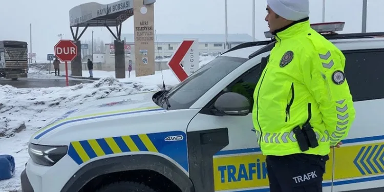 Ağrı’da hayvan borsası çevresinde trafik denetimi