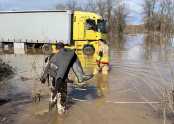 Sel sularının ortasında 3 günlük esaret