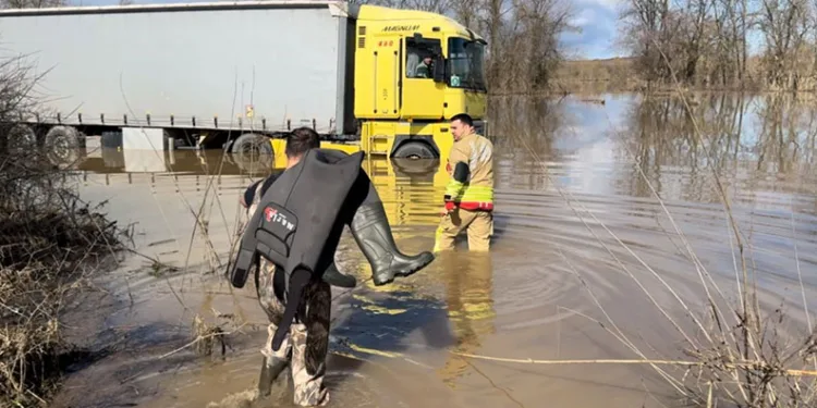 Sel sularının ortasında 3 günlük esaret