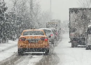 Yüksekova’da yoğun kar yağışı