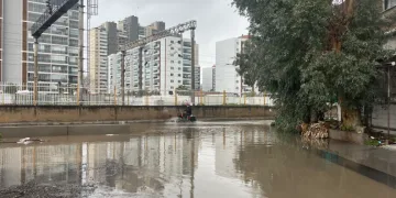 Karşıyaka’da sağanak sonrası sokaklar göle döndü