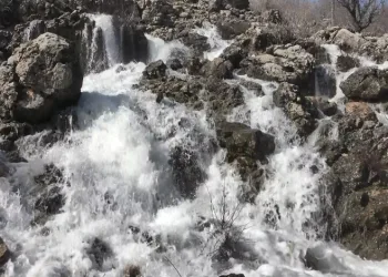 Kurumak üzere olan su kaynağı çağlayana dönüştü