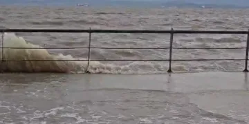 İzmir’de fırtına: Dikili’de deniz seviyesi yükseldi