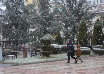 Kastamonu’da vatandaşlar, Ramazan ayının ilk gününe kar yağışıyla uyandı