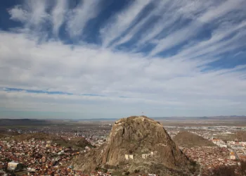 Karahisar Kalesi üzerinde bulutların dansı eşsiz manzaralar ortaya çıkardı
