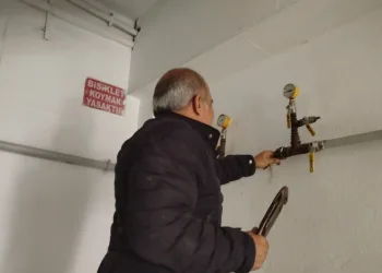 Doğalgaz hattına su borusunu bağladılar: Vatandaşlar hem susuz hem de doğal gazsız kaldı
