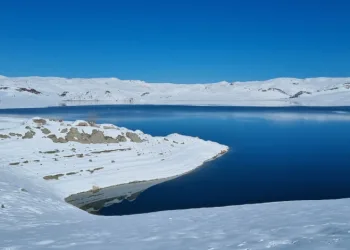 Ağrı Yazıcı Barajı’nda buzlar çözüldü, kartpostallık manzara oluştu