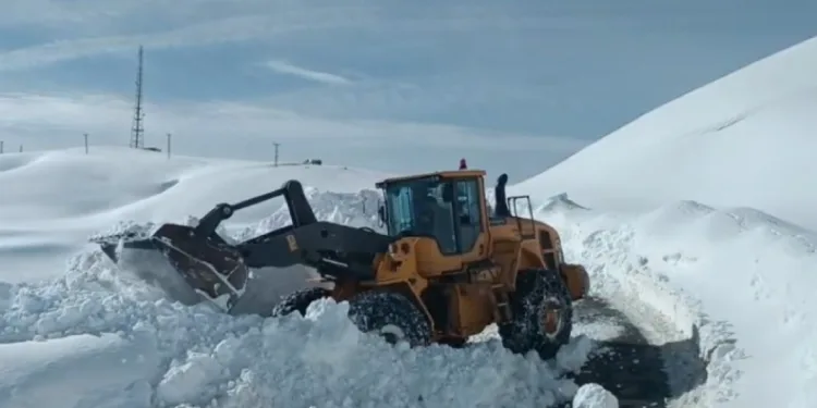 Hakkari’de tüm köy yolları ulaşıma açıldı