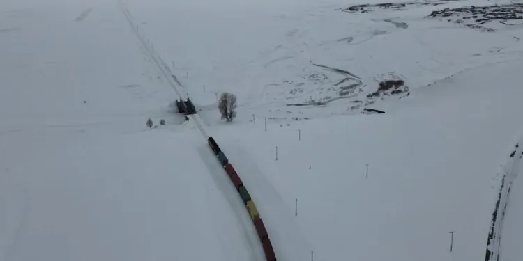Demir İpek Yolu’nda görsel şölen: Karlar içinden süzülerek Kars’tan Avrupa’ya binlerce kilometrelik yolculuk