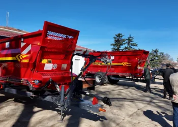 Tekirdağ’da üreticilere iklim dostu destek: 2 adet hayvan gübresi dağıtma römorku hizmete sunuldu