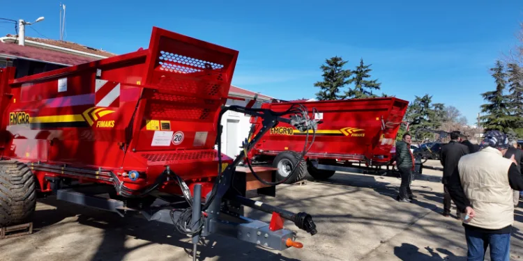 Tekirdağ’da üreticilere iklim dostu destek: 2 adet hayvan gübresi dağıtma römorku hizmete sunuldu