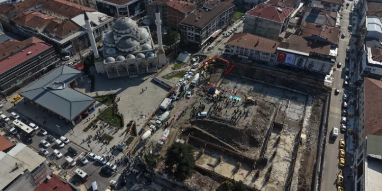 Düzce’de kent meydanının temeli atıldı