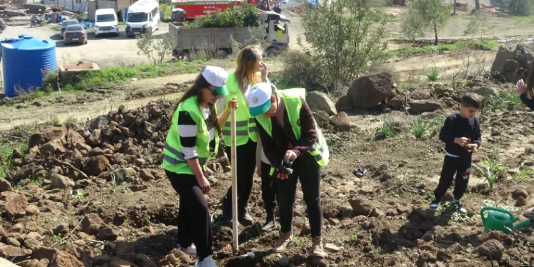 Hatay’da orman yangınından zarar gören alanlarda 5 bin fidan toprakla buluşturuldu
