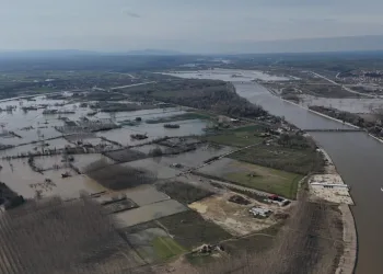 Edirne’de sular altında kalan yerleşim alanları ve çiftlikler havadan görüntülendi