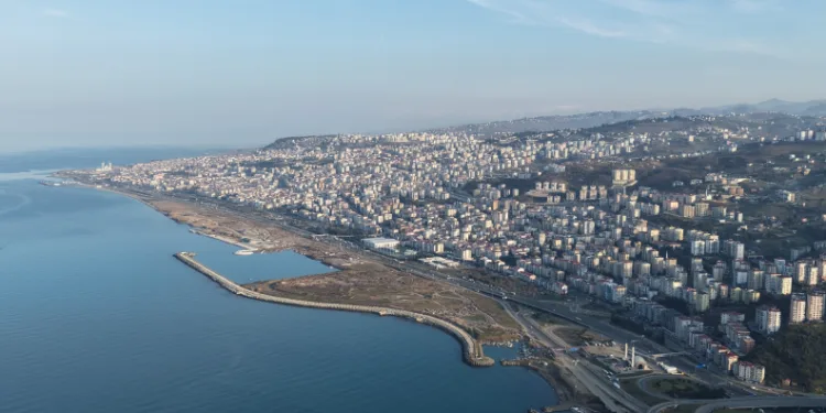 Sahile sığmayan şehir yamaçlara tırmanıyor