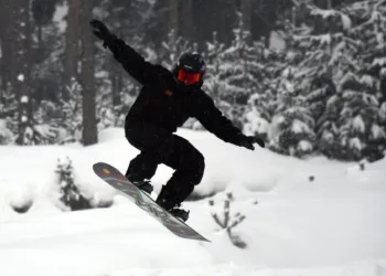 Sarıkamış snowboard ve kayak tutkunlarını ağırlıyor