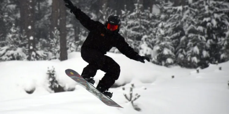 Sarıkamış snowboard ve kayak tutkunlarını ağırlıyor