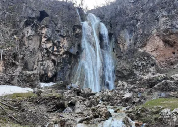 Şırnak’ta kar eridi, şelaleler coştu