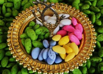 Antep fıstıklı badem şekeri Ramazan’da ağızları tatlandırıyor