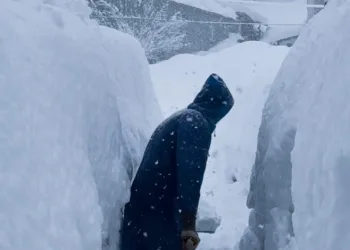 Tunceli’de kar kalınlığı insan boyunu geçti