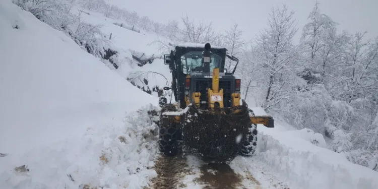 Trabzon’da 40 mahalle yolu kar nedeniyle ulaşıma kapandı