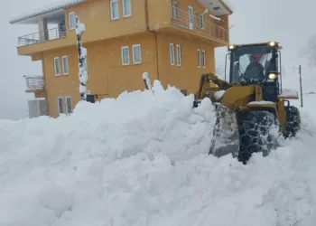 Rize’de 51 köy yolu kar yağışı nedeniyle ulaşıma kapandı