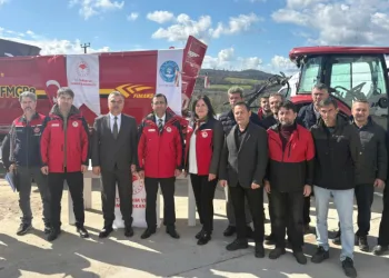 Çanakkale’de katı gübre dağıtma makinaları işletmelere teslim edildi
