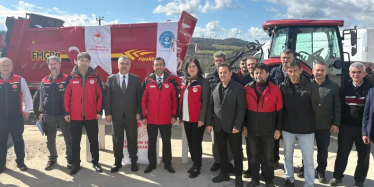 Çanakkale’de katı gübre dağıtma makinaları işletmelere teslim edildi