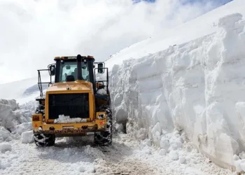 Kastamonu’da kar 243 köy yolunu ulaşıma kapattı