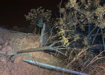 Siirt’te okulun istinat duvarı çöktü, iki okulda eğitime ara verildi