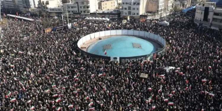 Tahran meydanları Mücteba Hamaney’e biat için doldu