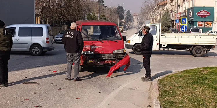 Bursa’da trafik kazası: 3 yaralı